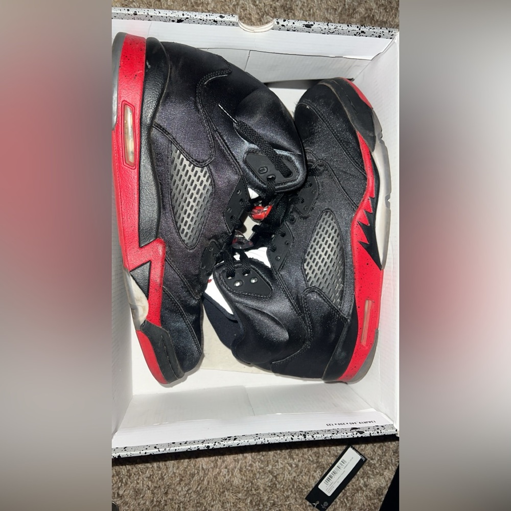 Retro 5 ‘Satin Bred’